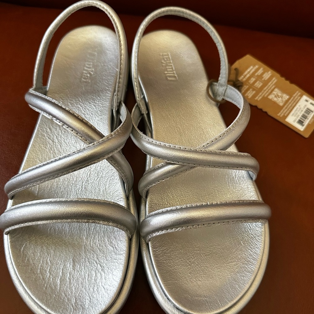 OluKai Leather Metallic Silver Women’s Tiare Slingback Strappy Sandals - Picture 6 of 8